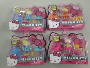 lot 40 image: 4 new hello kittys mini dolls ...