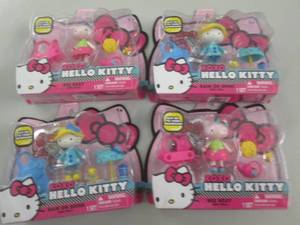 lot 43 image: 4 new hello kittys mini dolls ...