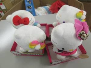 lot 75 image: 4 hello kitty plusg dolls ...