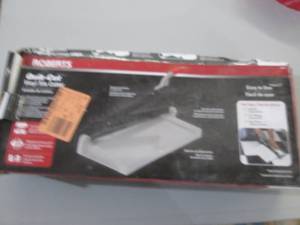 lot 155 image: roberts quick cut vinyl tile cutter...