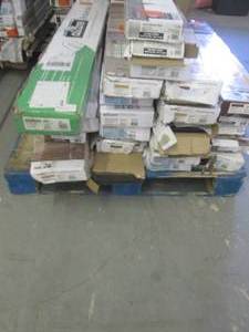 lot 231 image: pallet of allure grip strip floorin...