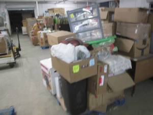 lot 325 image: pallet of unclaimed merchandise ...