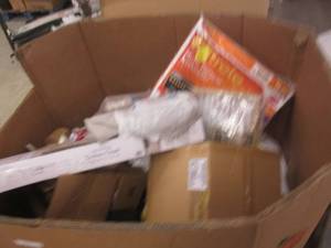 lot 374 image: big pallet lot of misc lots of stuf...