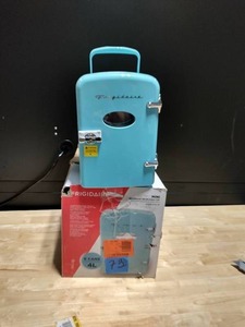 1 2 FRIGIDAIRE 0.3 cu. ft. 6-Can Retro Mini Fridge in BLUE