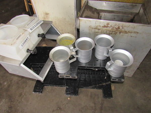 lot 19 image: lot of misc restaurant equipment