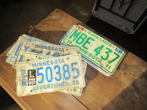lot 26 image: lot of old MN lic plates