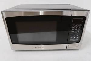 Insignia - 0.9 Cu. Ft. Compact Microwave - Stainless steel