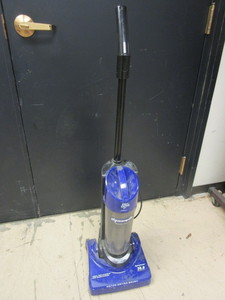 DIRT DEVIL DYNAMITE BAGLESS QUICK VAC