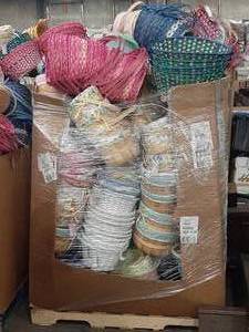 lot 900 image: Pallet of Miscellaneous New Easter Baskets