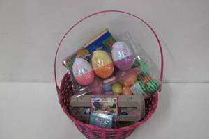 lot 937 image: Large Pink Wicker Easter Basket Set - NEW