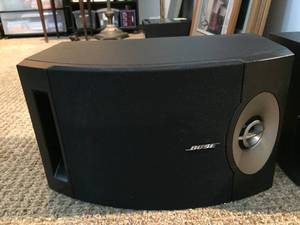 lot 67 image: Pair of Bose Speakers
