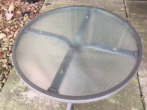 lot 75 image: Round Glass Top Table