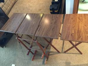 lot 77 image: 4 TV Trays With Stand