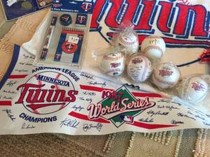 lot 251 image: Minnesota Twins Memorabilia Lot