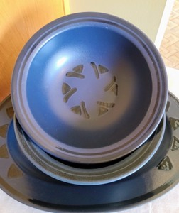 lot 184 image: Blue Pfaltzgraff Servingware