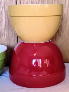 lot 192 image: Mixing Bowl Sets