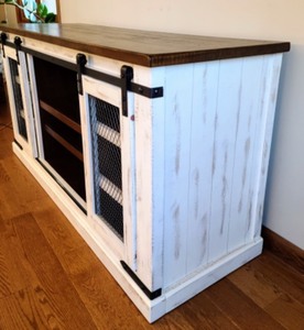lot 195 image: Farmhouse Style Entertainment Cabinet
