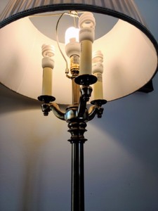 lot 212 image: Brass Floor Lamp