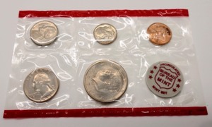 lot 218 image: Ten 1971 Uncirculated Coin Sets