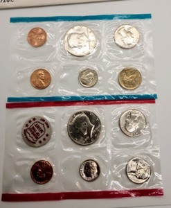 lot 219 image: 1972-75 Uncirculated Coin Sets