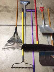 lot 269 image: Long Handled Tool Lot