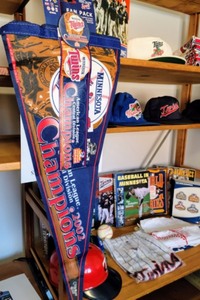 lot 232 image: Twins Memorabilia