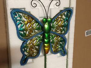 lot 292 image: Three Solar Powered Lighted Butterflies