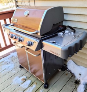 lot 322 image: Weber Genesis Special Edition Grill