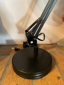 lot 147 image: Black Metal Adjustable Arm Desk Lamp