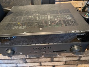 lot 130 image: Yamaha AV 400 Watt Receiver