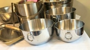 lot 166 image: Assorted Stainless Steel Kitchen Ware Items