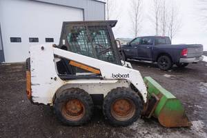 lot 8 image: Mid 1990s Bobcat 753 Skid Loader Skid Steer
