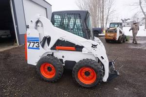 lot 1 image: Mid 2000s Bobcat 773T Skid Loader Skid Steer