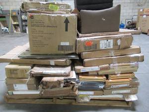 lot 131 image: WHOLESALE MIXED PALLET OF MISCELLANEOUS DOORS, BUILDING MATERIALS, FURNITURE AND MORE