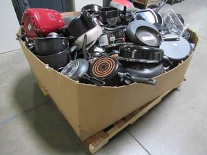 lot 208 image: WHOLESALE MIXED PALLET OF MISCELLANEOUS COOKWARE, POTS, PANS AND MORE