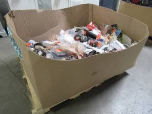 lot 209 image: WHOLESALE MIXED PALLET OF MISCELLANEOUS HAND TOOLS, BUILDING MATERIALS AND MORE