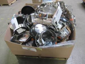 lot 216 image: WHOLESALE MIXED PALLET OF MISCELLANEOUS COOKWARE, POTS, PANS AND MORE