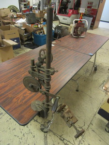 lot 805 image: VINTAGE CLAMP-ONHAND-CRANK DRILL PRESS