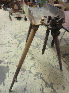 lot 808 image: VINTAGE NO. 11 ERIE TOOL WORKS PIPE CHAIN VISE, WITH STAND