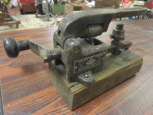 lot 820 image: VINTAGE SIOUX ABRASIVE DISC TRIMMER