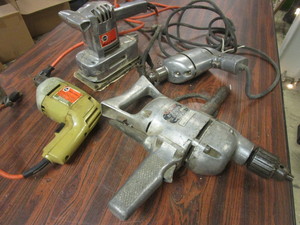 lot 822 image: VINTAGE BLACK & DECKER 12 JUNIOR DRILL, 38 DRILL, DELUXE SANDER,  CRAFTSMAN 38 DRILL, SANDER