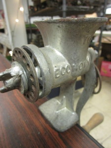 lot 824 image: VINTAGE ECONOMY #10 MEAT GRINDER