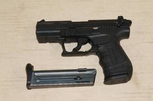 lot 6 image: Walther P22 .22 LR Semi Auto Pistol with Original Case