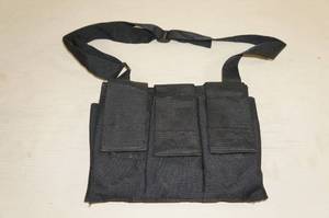 lot 117 image: Magazine Carrier Pouch