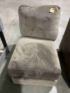 ARMLESS CHAIRSECTION