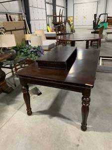 ASHLEY DININGROOM TABLE