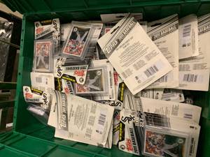 ASSORTED BASEBALL CARDS