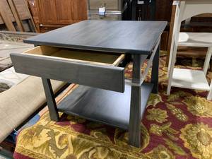 COUNTRY CLASSIC NIGHT STAND