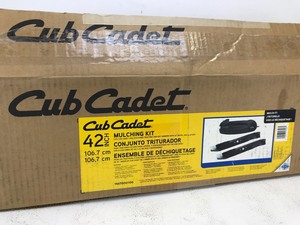 lot 21 image: Cub Cadet 42 Lawn Mower Mulching Kit