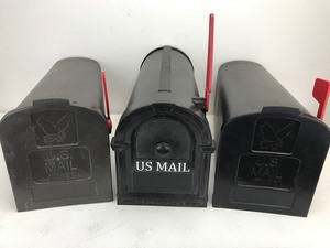 lot 72 image: Plastic Mailboxes (3 Units)